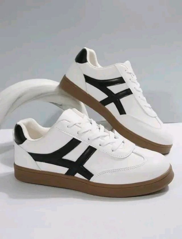 The Owl House | Ghost Stride Low-Top Sneakers